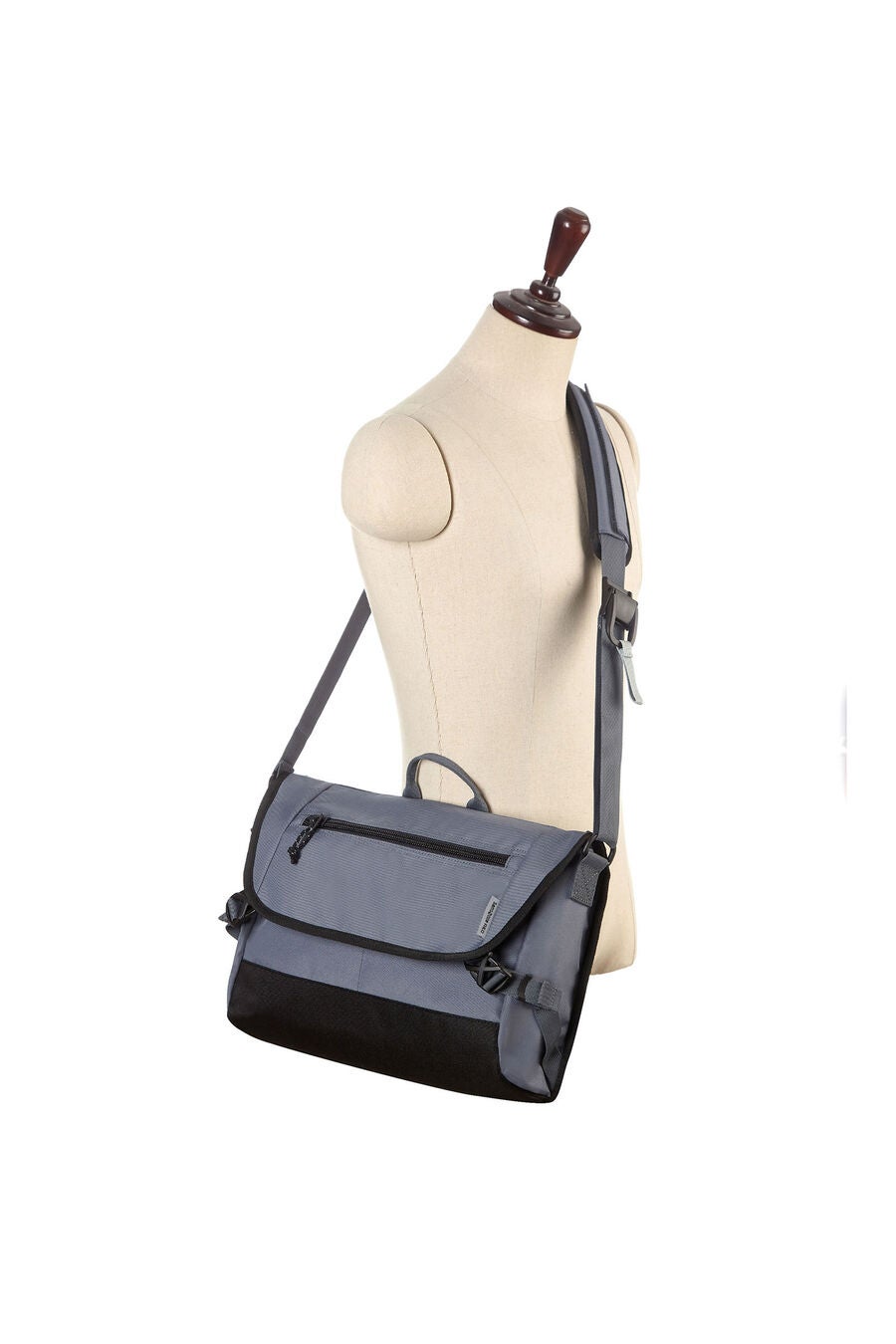 CLYNEE MESSENGER BAG