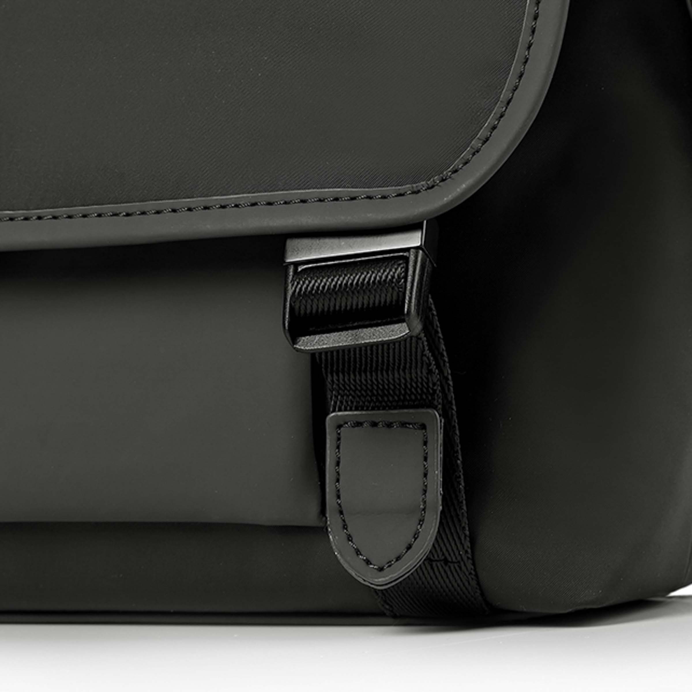 NOBERT MESSENGER BAG