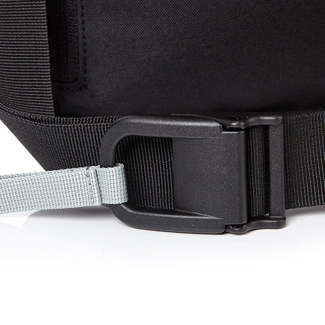 CLYNEE MESSENGER BAG