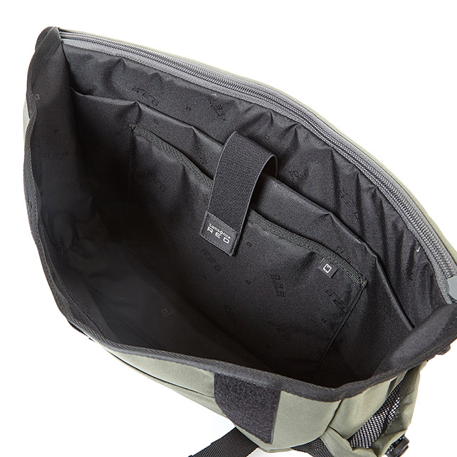 VICKSON MESSENGER BAG