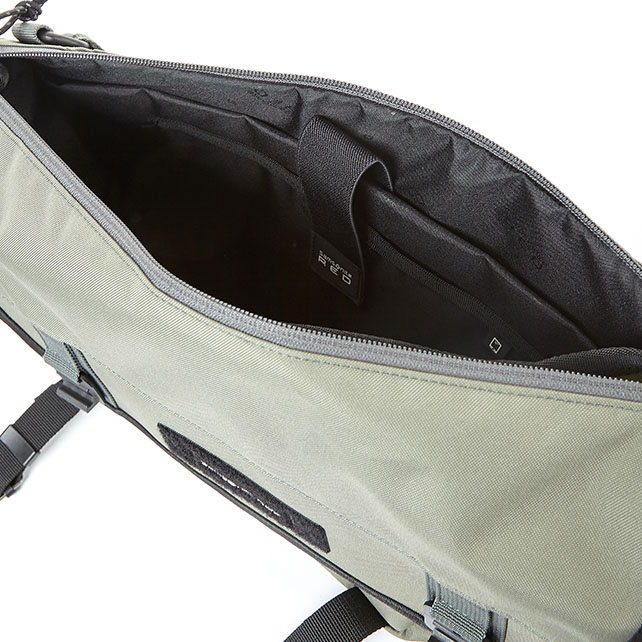 VICKSON MESSENGER BAG